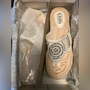 NIB Cliffs by White Mountain Sandals